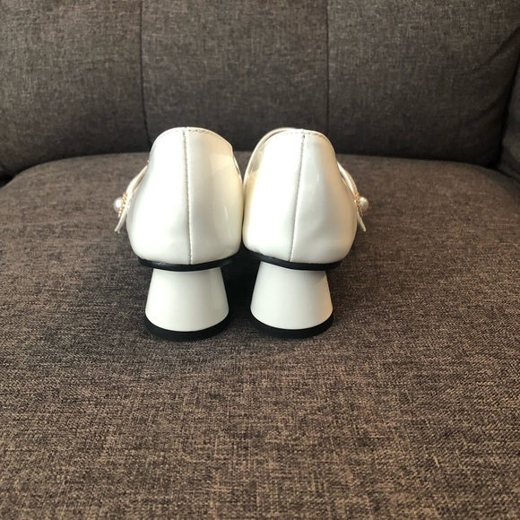 Cream Patent Mary Janes Size 10M - Picture 6 of 12